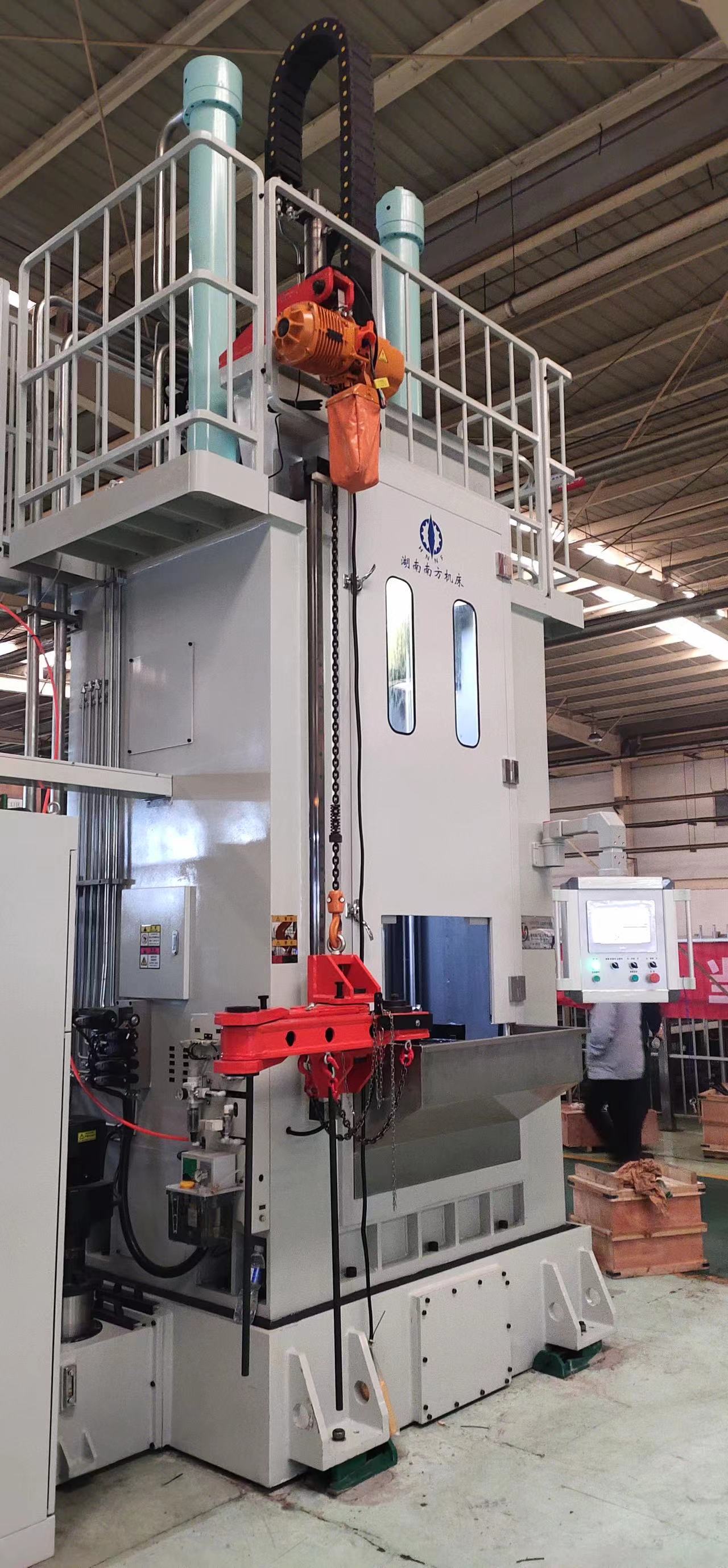 LG55710雙導柱(zhù)上拉式(shì)立式内(nei)拉床1