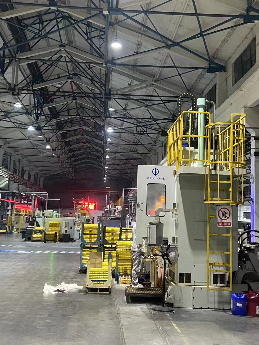 LG55720雙(shuāng)導柱上(shàng)拉式立(lì)式内拉(lā)床