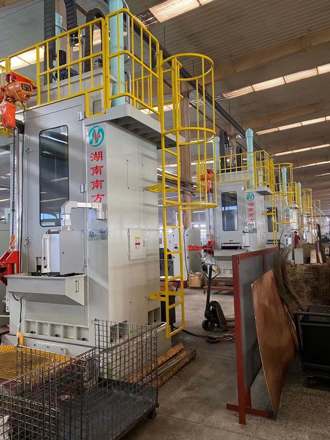 LG557系列雙導柱(zhu)上拉式立式内(nei)拉床5