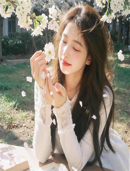 《蛇少女》主题思想深度解读革命性的：核心意义与社会价值分析